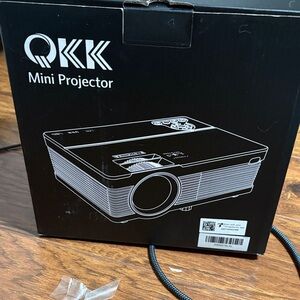 QKK Black Mini Projector